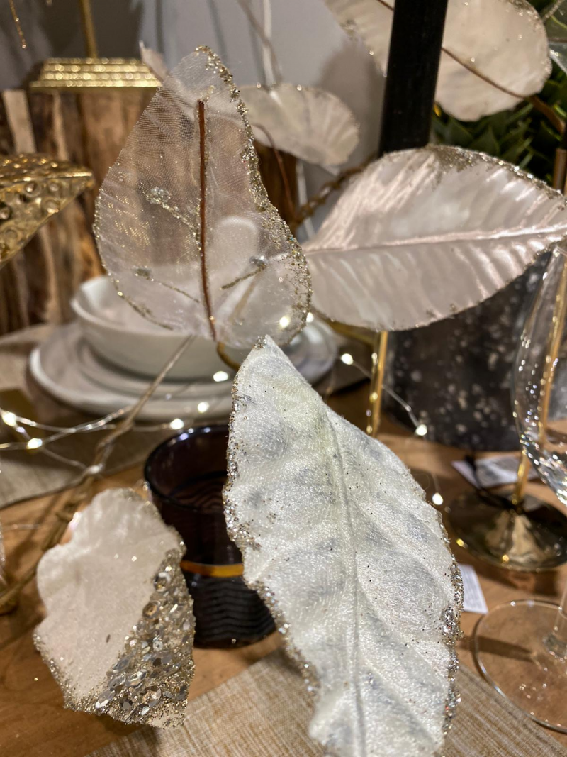 Festlich gedeckter Tisch in Gold – Bild 3