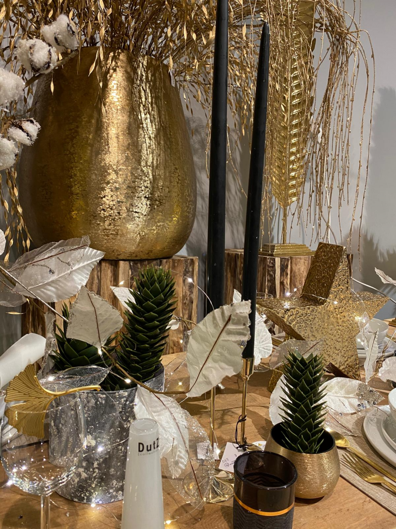 Festlich gedeckter Tisch in Gold – Bild 15