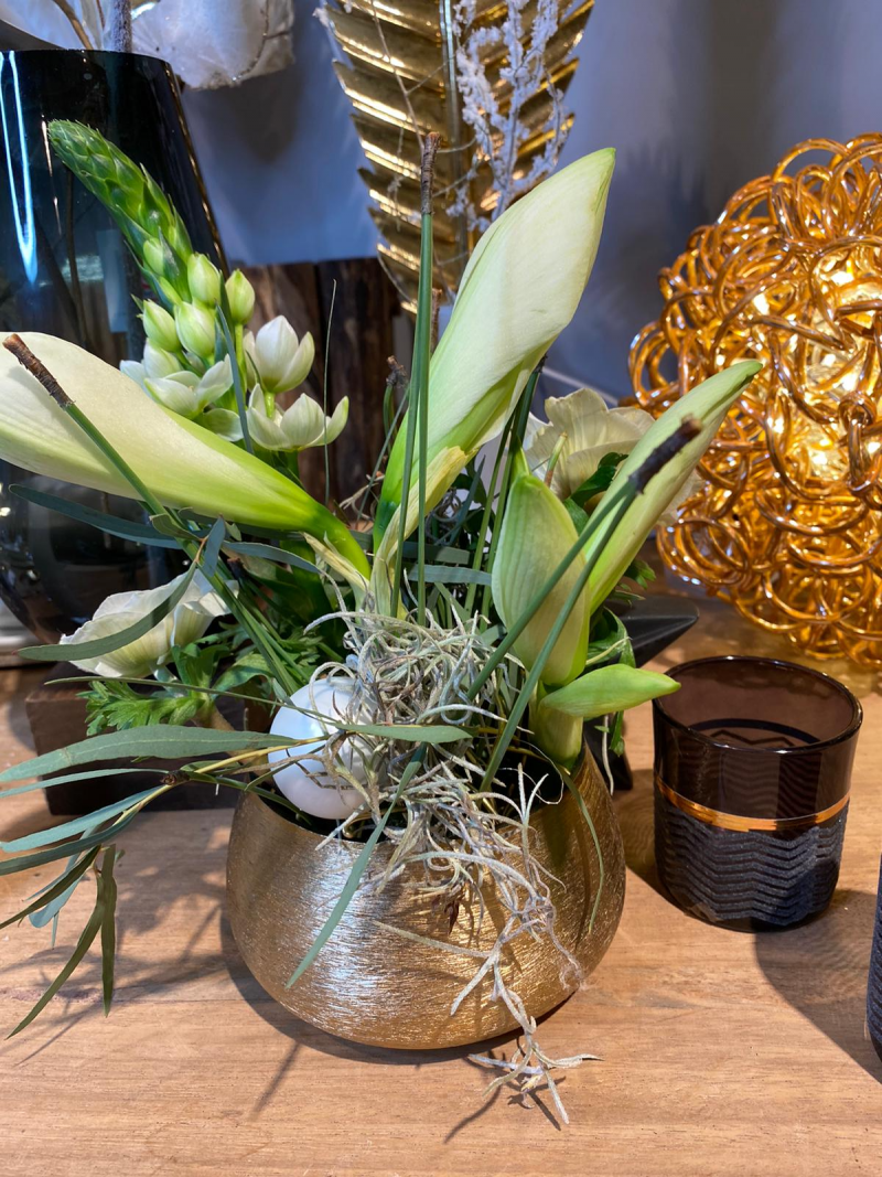 Festlich gedeckter Tisch in Gold – Bild 18